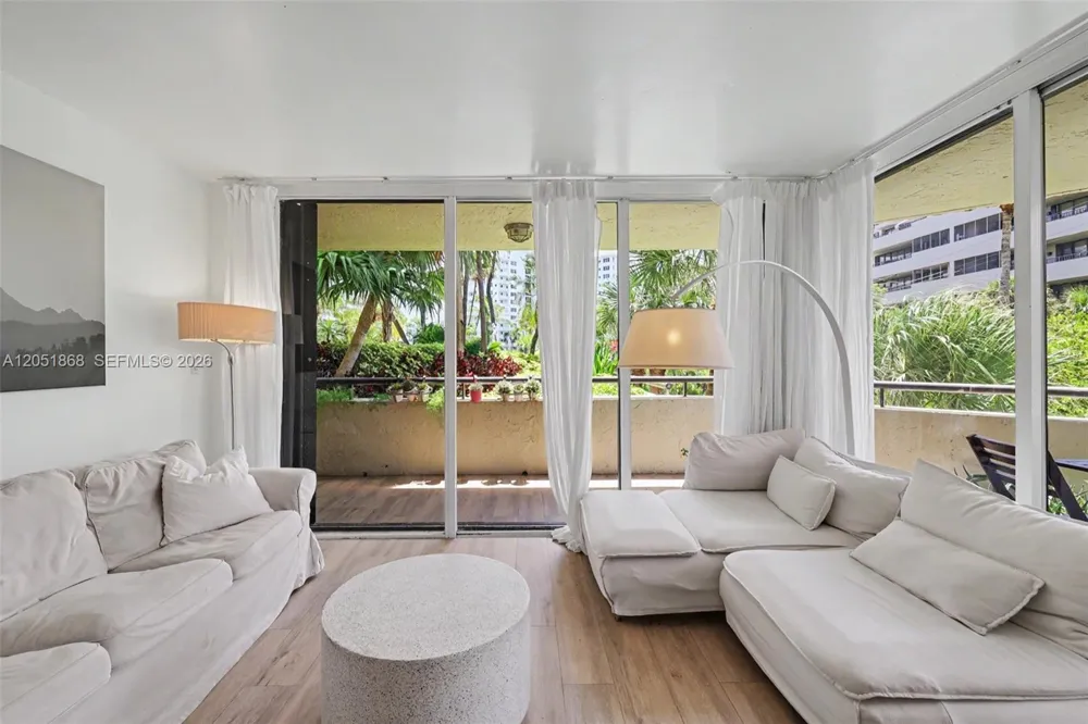 170 Ocean Lane Dr #305 Key Biscayne, FL 33149