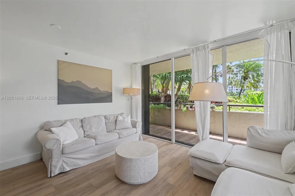 170 Ocean Lane Dr #305 Key Biscayne, FL 33149