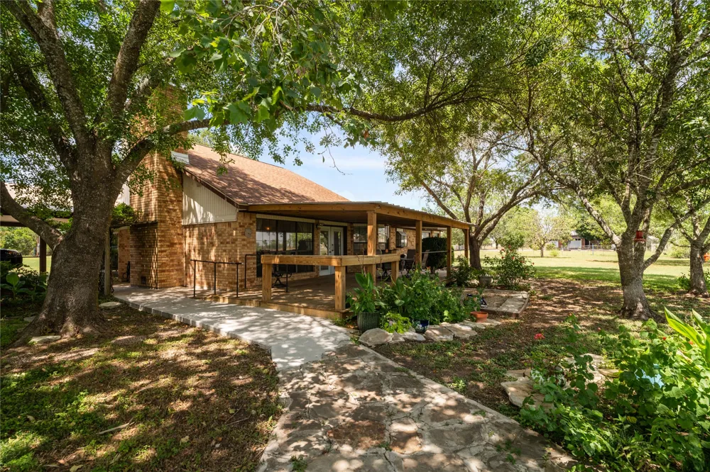 4911 Youngsford Road Marion, TX 78124
