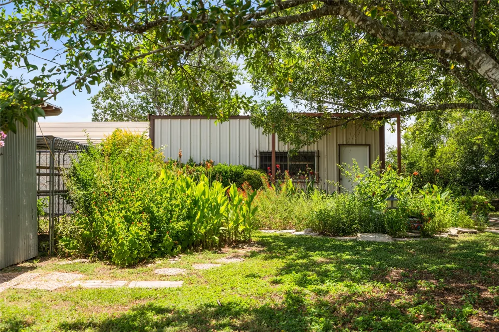 4911 Youngsford Road Marion, TX 78124