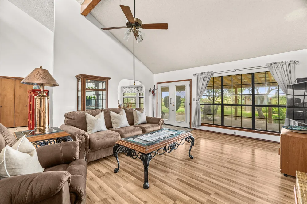 4911 Youngsford Road Marion, TX 78124