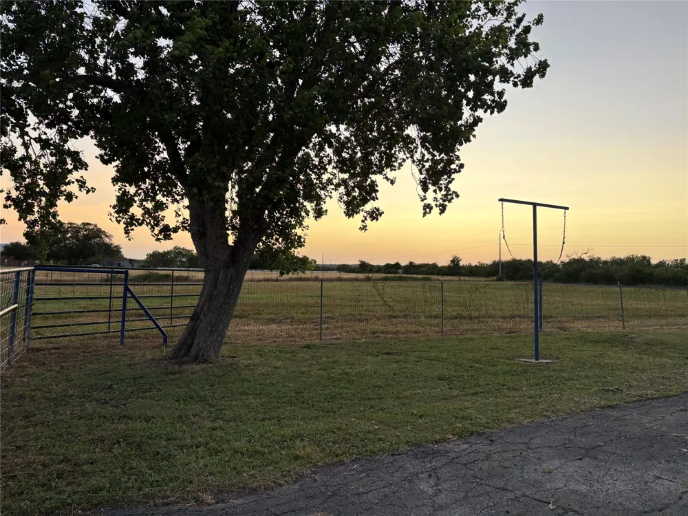 4911 Youngsford Road Marion, TX 78124