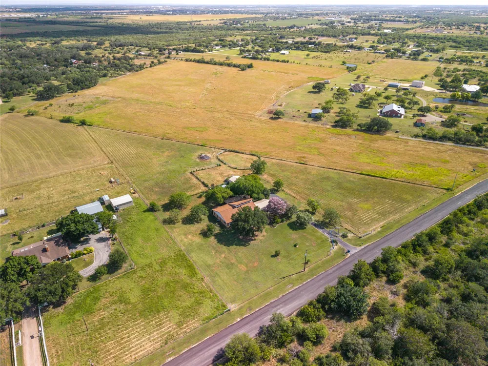 4911 Youngsford Road Marion, TX 78124