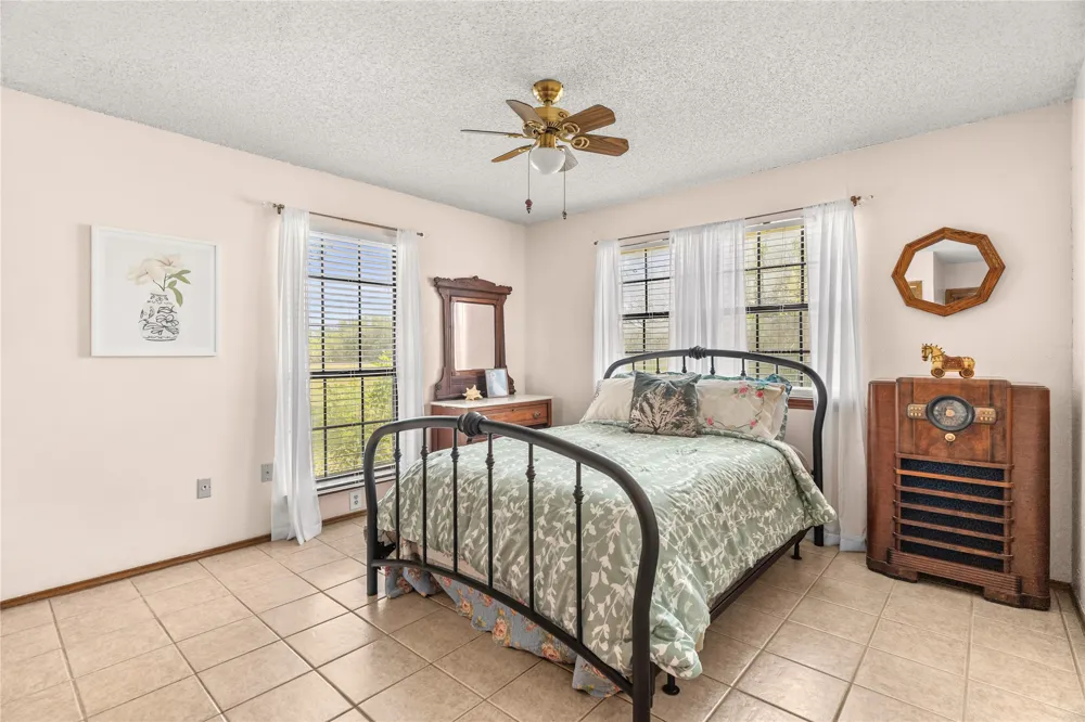 4911 Youngsford Road Marion, TX 78124