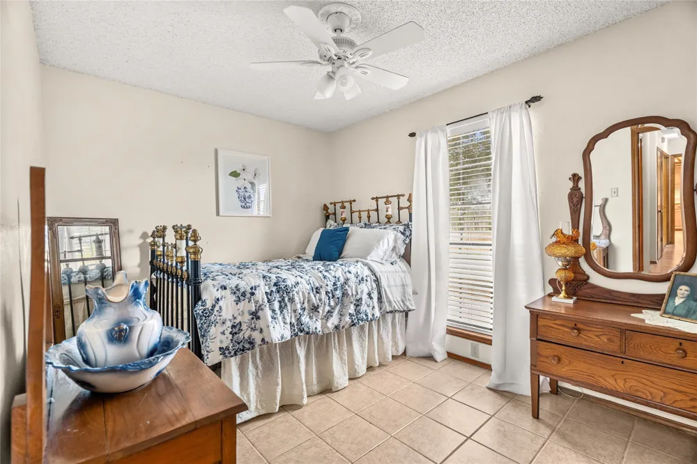 4911 Youngsford Road Marion, TX 78124