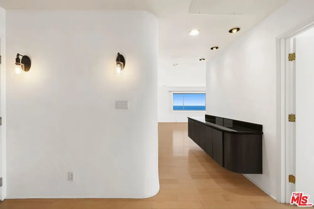 101 California Avenue #802 Santa Monica, CA 90403