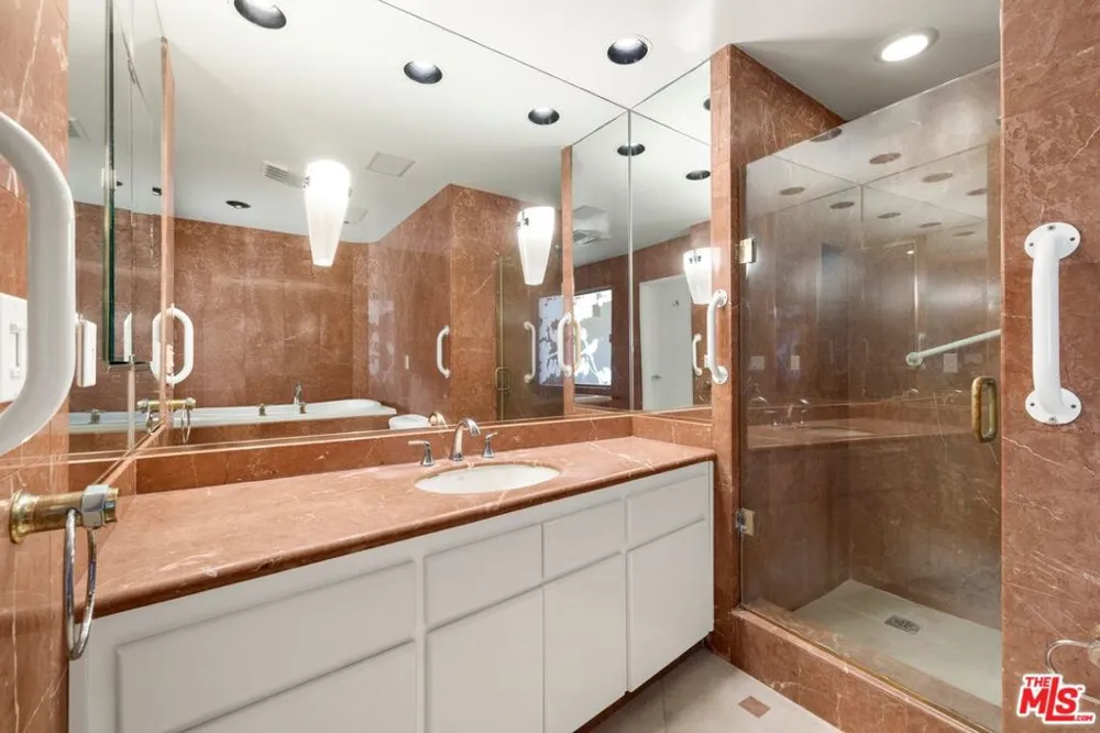 101 California Avenue #802 Santa Monica, CA 90403