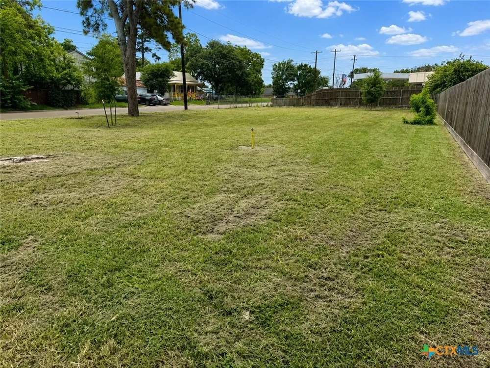 507 E River Street Victoria, TX 77901