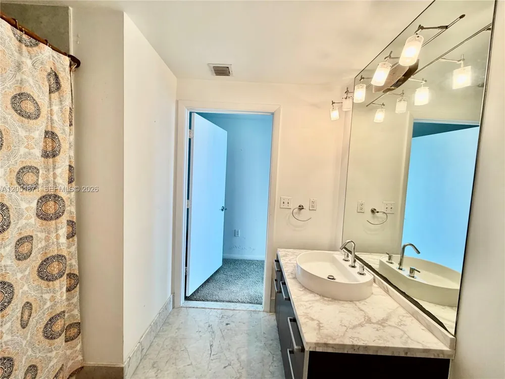 253 NE 2nd St #3907 Miami, FL 33132