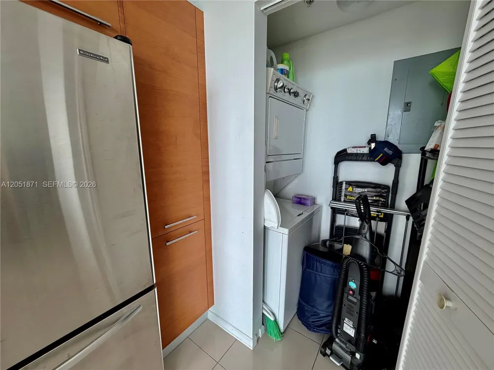 253 NE 2nd St #3907 Miami, FL 33132