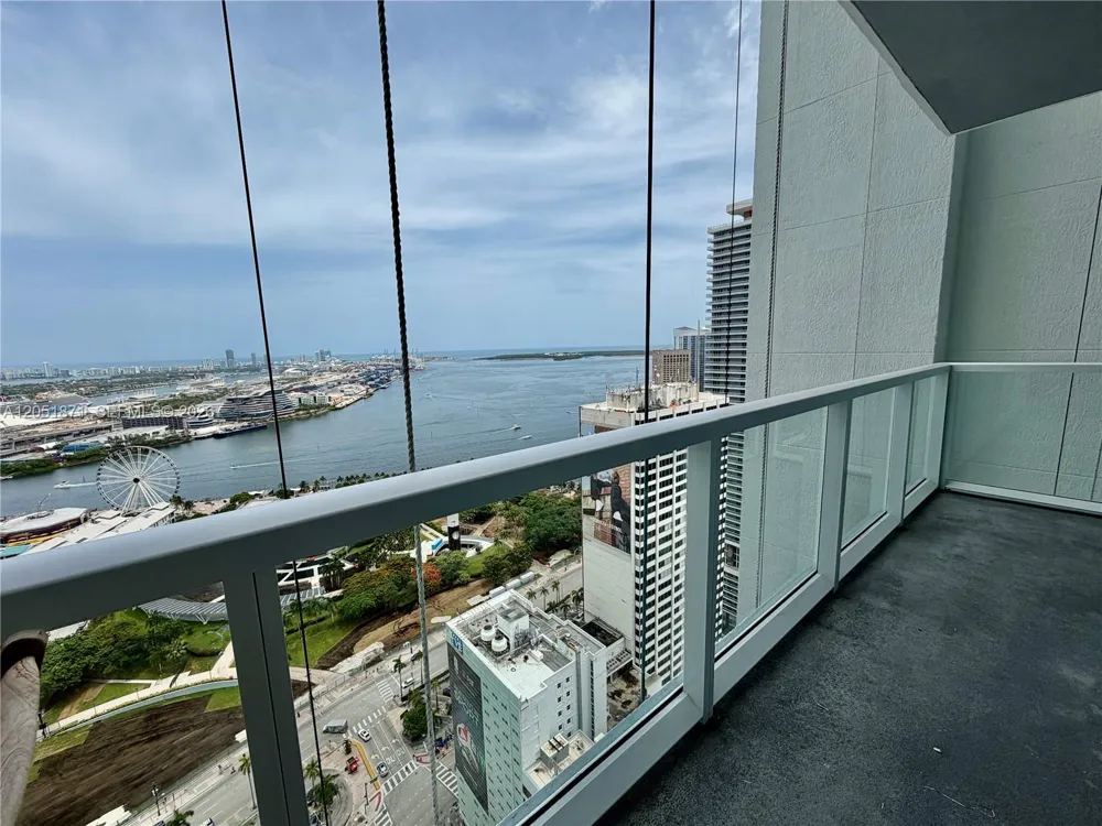 253 NE 2nd St #3907 Miami, FL 33132