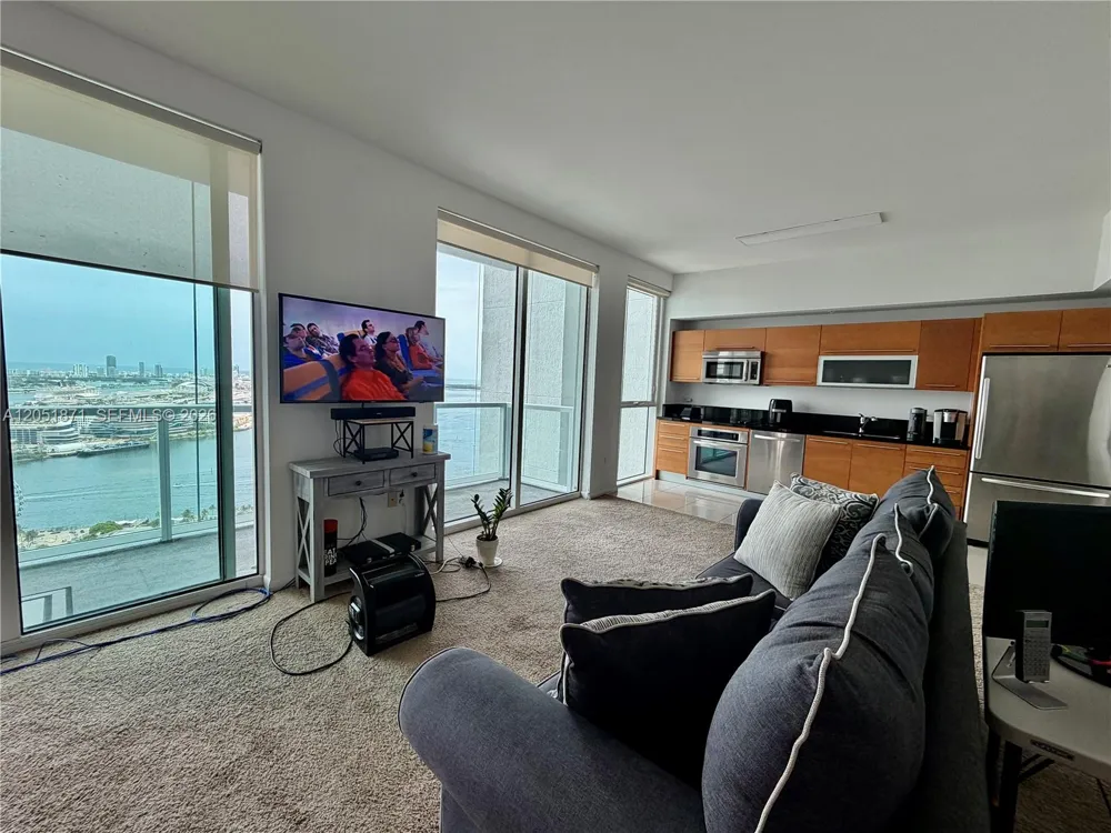 253 NE 2nd St #3907 Miami, FL 33132