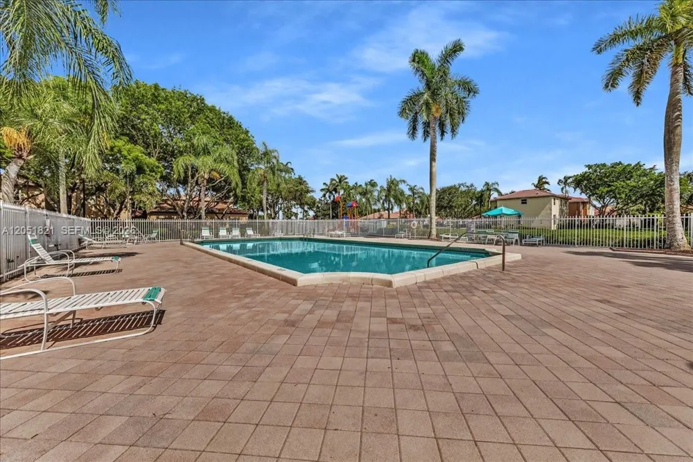 16138 Emerald Cove Rd Weston, FL 33331