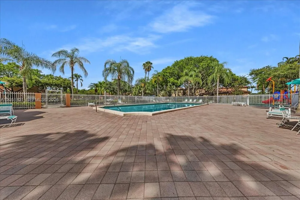 16138 Emerald Cove Rd Weston, FL 33331
