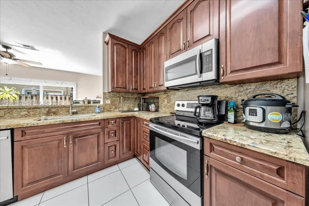 16138 Emerald Cove Rd Weston, FL 33331