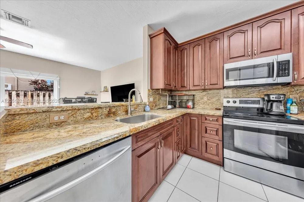 16138 Emerald Cove Rd Weston, FL 33331