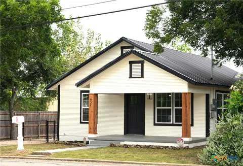 621 E Gonzales Street
