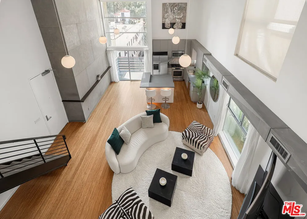 7062 Hawthorn Avenue #203 Los Angeles, CA 90028