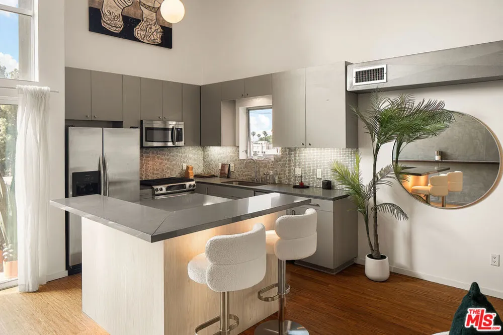 7062 Hawthorn Avenue #203 Los Angeles, CA 90028