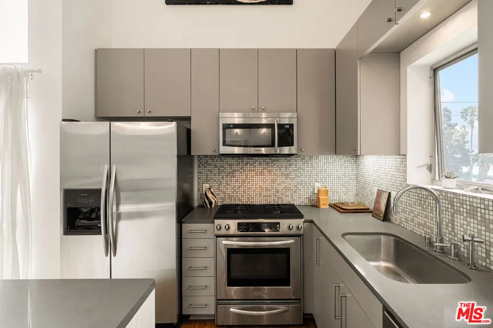 7062 Hawthorn Avenue #203 Los Angeles, CA 90028