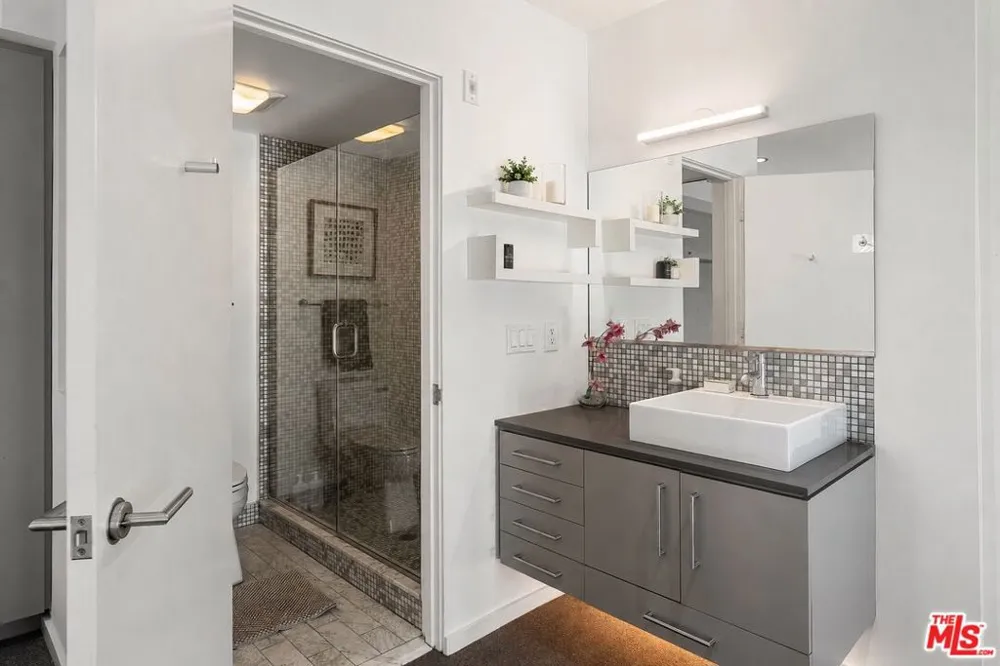 7062 Hawthorn Avenue #203 Los Angeles, CA 90028