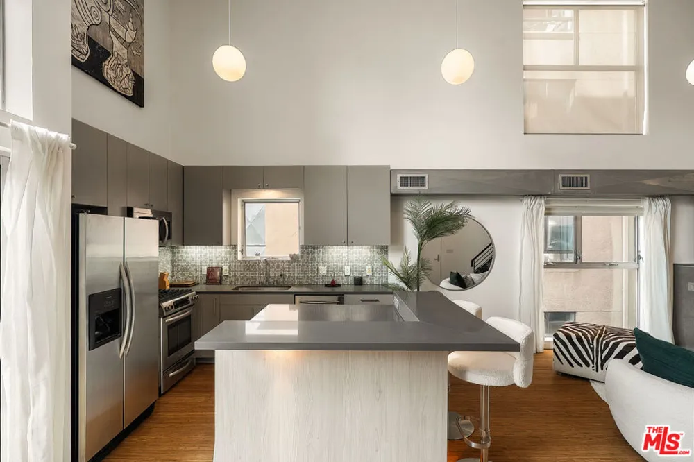 7062 Hawthorn Avenue #203 Los Angeles, CA 90028