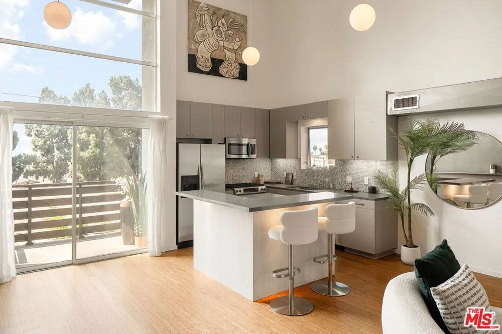 7062 Hawthorn Avenue #203 Los Angeles, CA 90028