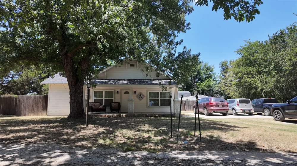 200 S Mimosa Street Paradise, TX 76073
