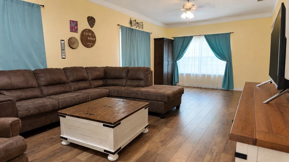 200 S Mimosa Street Paradise, TX 76073