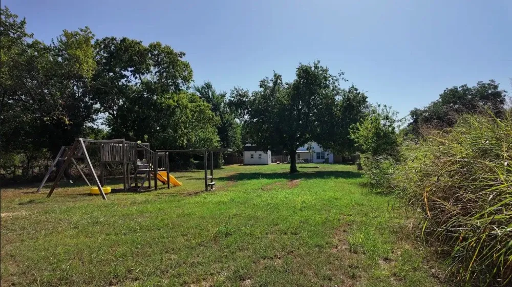 200 S Mimosa Street Paradise, TX 76073