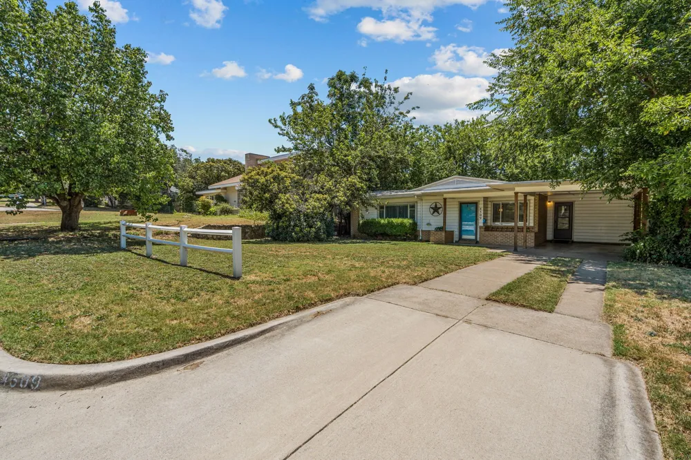 4509 Donnelly Avenue Fort Worth, TX 76107