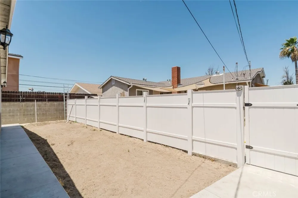 13138 Corcoran San Fernando, CA 91340