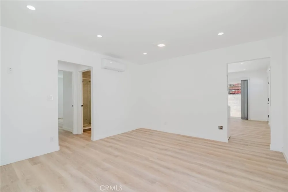 13138 Corcoran San Fernando, CA 91340