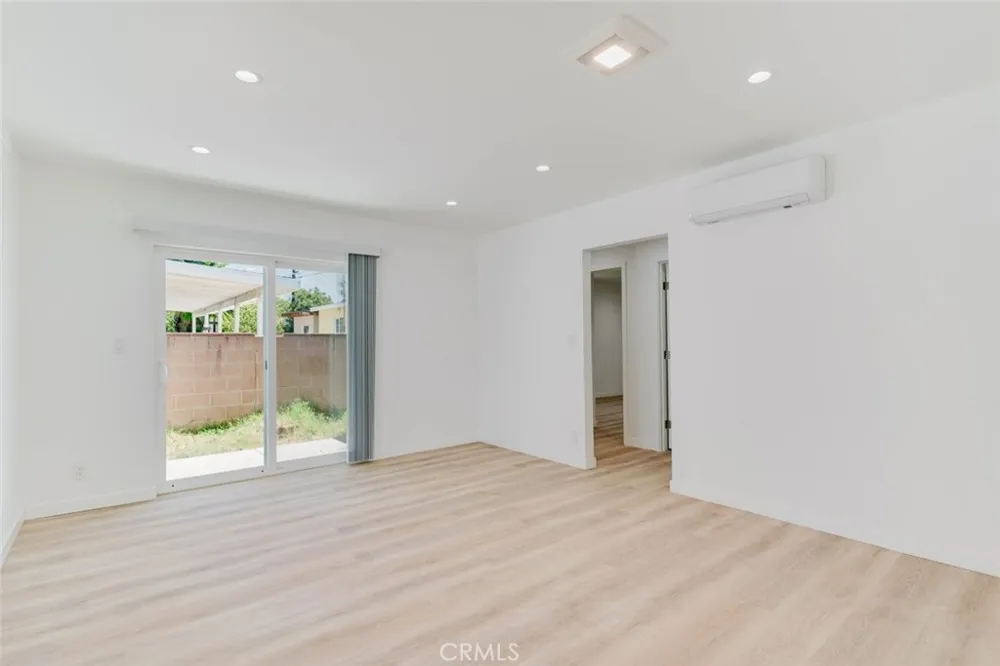 13138 Corcoran San Fernando, CA 91340