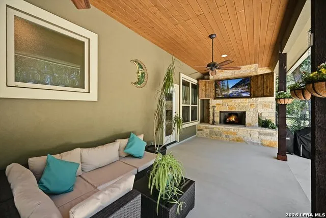 281 Kellog Fischer, TX 78623