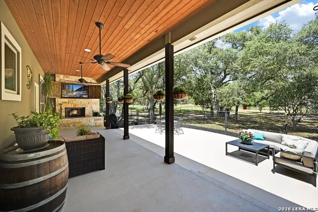 281 Kellog Fischer, TX 78623