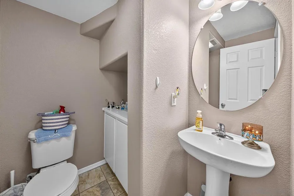 1860 Dr Chula Vista, CA 91913