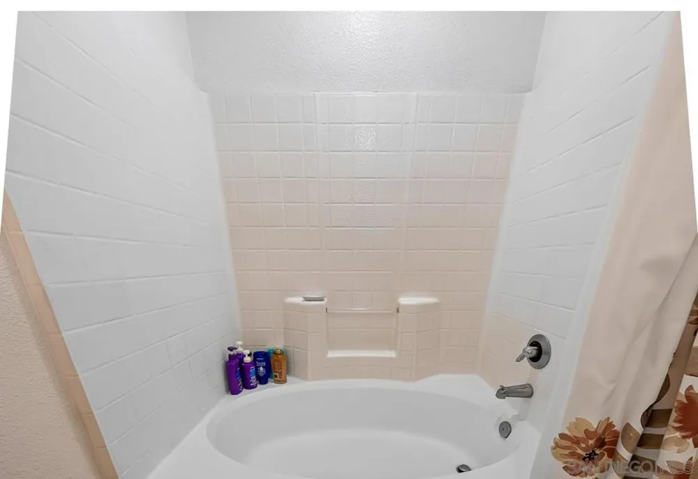1860 Dr Chula Vista, CA 91913