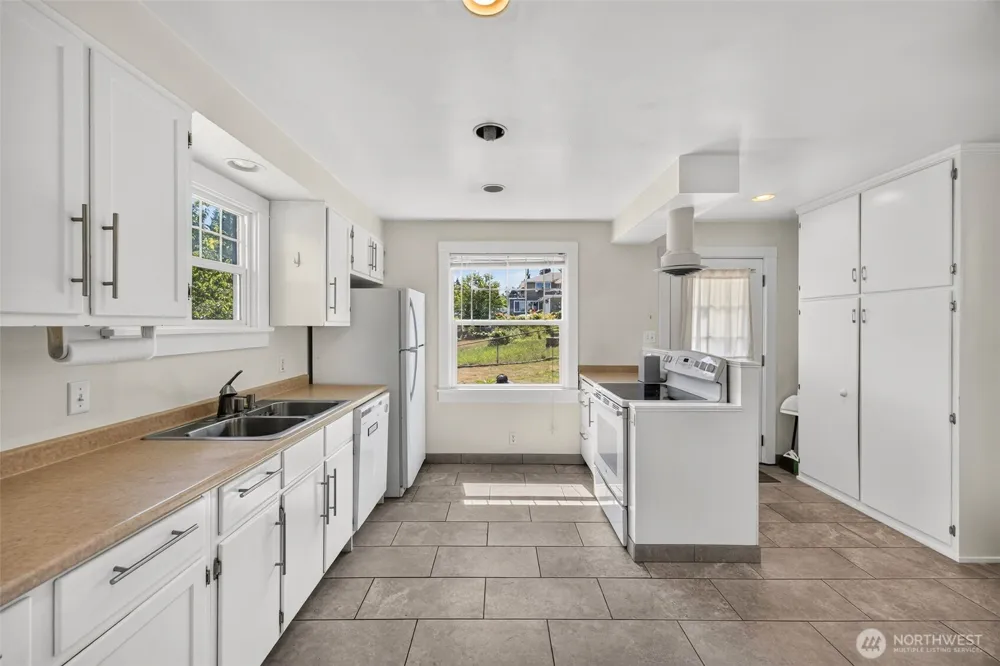 4417 Seahurst Avenue Everett, WA 98203