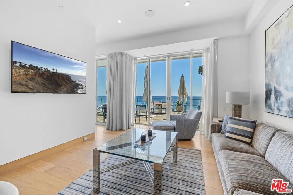 24380 Malibu Road Malibu, CA 90265