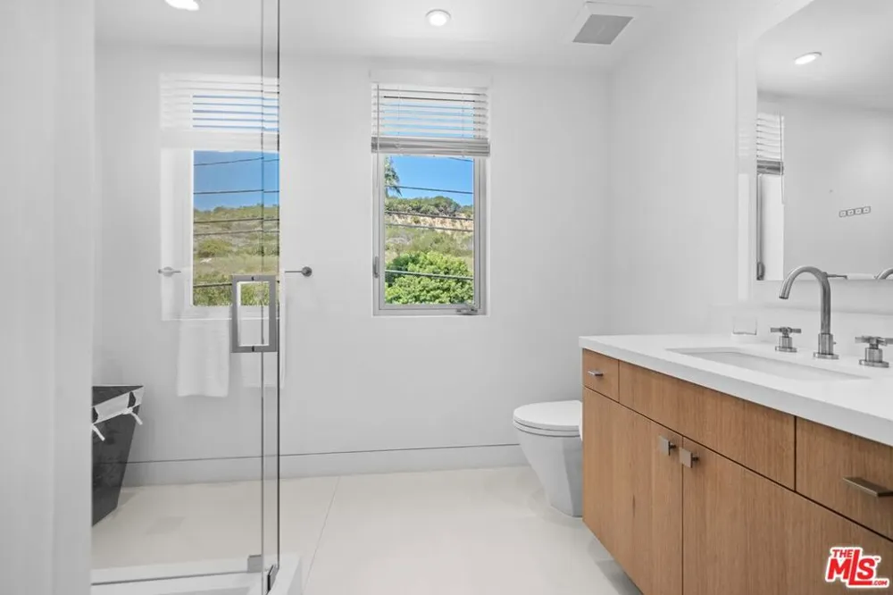 24380 Malibu Road Malibu, CA 90265