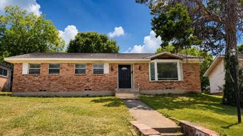 946 Highland Oaks Drive