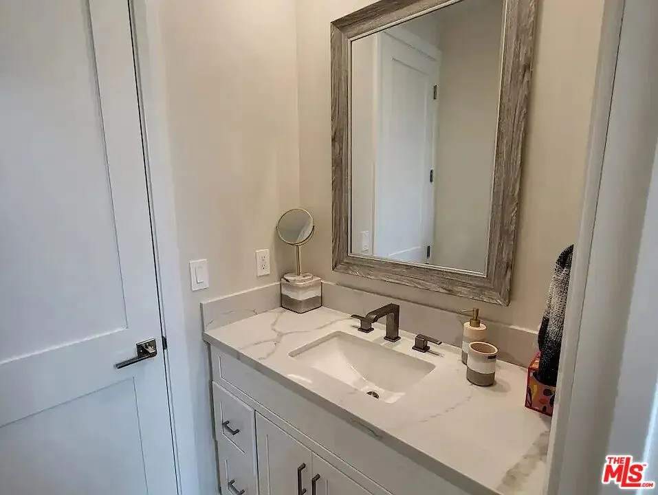 2503 Phelan Lane Redondo Beach, CA 90278