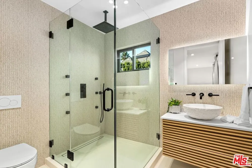 100 S La Jolla Avenue Los Angeles, CA 90048