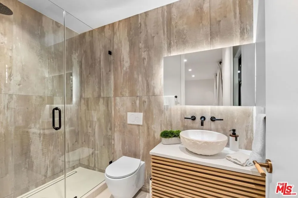 100 S La Jolla Avenue Los Angeles, CA 90048