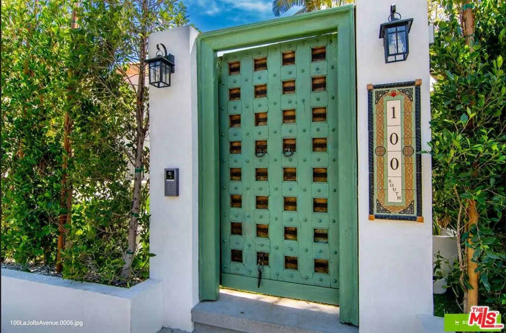100 S La Jolla Avenue Los Angeles, CA 90048