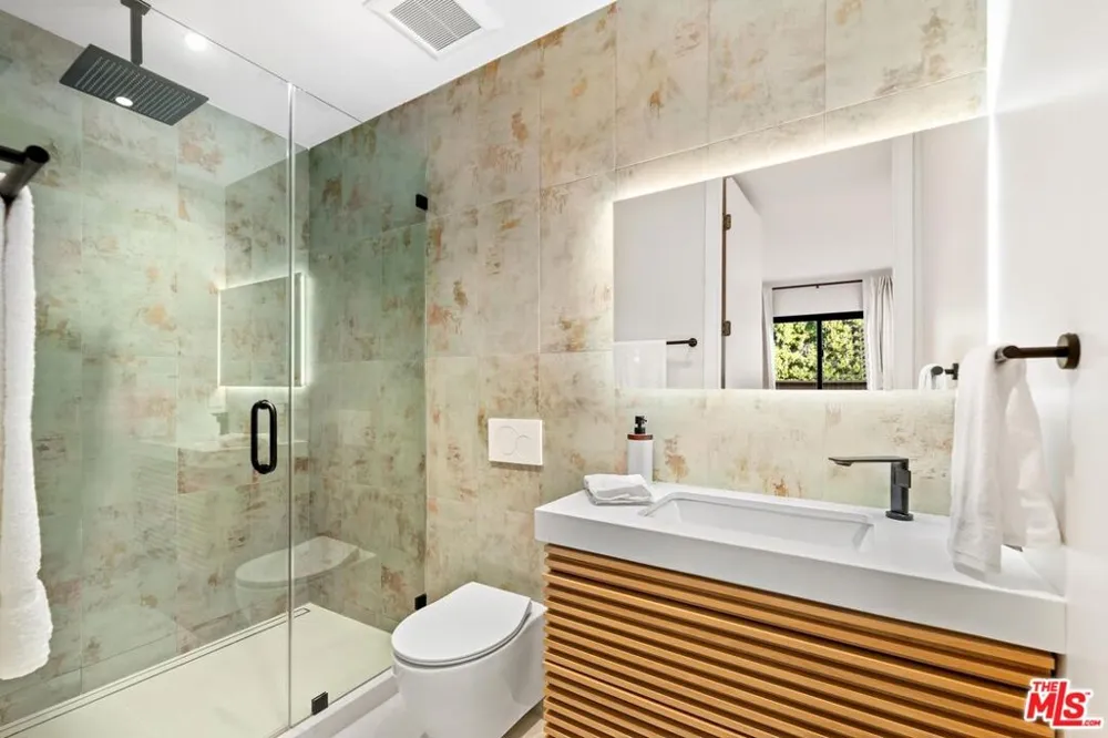 100 S La Jolla Avenue Los Angeles, CA 90048