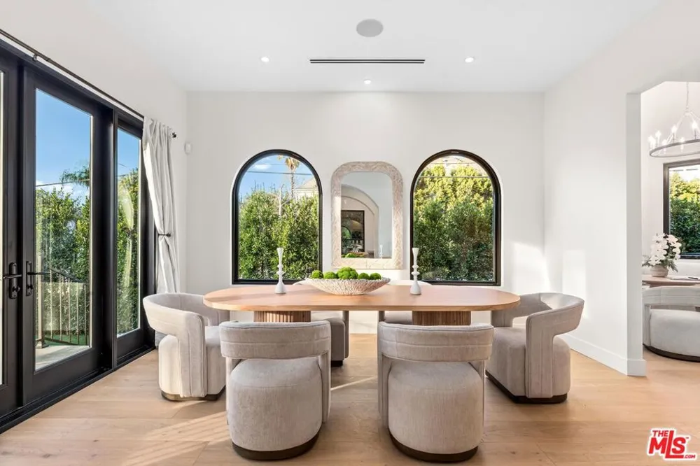 100 S La Jolla Avenue Los Angeles, CA 90048