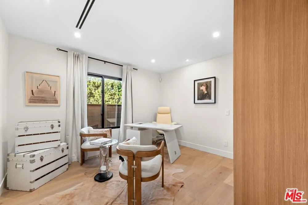 100 S La Jolla Avenue Los Angeles, CA 90048