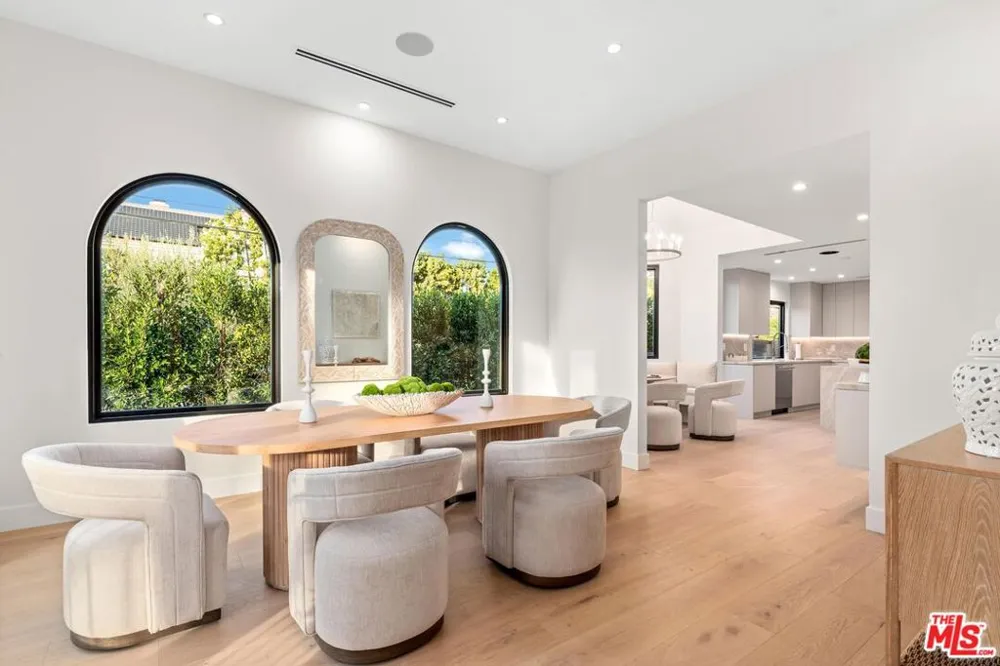 100 S La Jolla Avenue Los Angeles, CA 90048